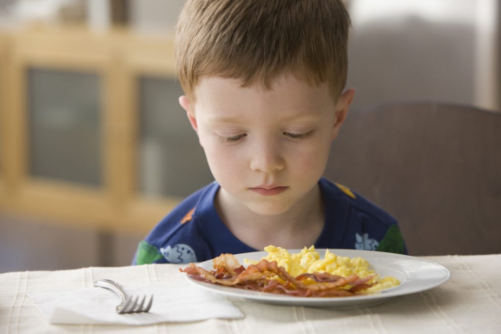 niño mal comedor